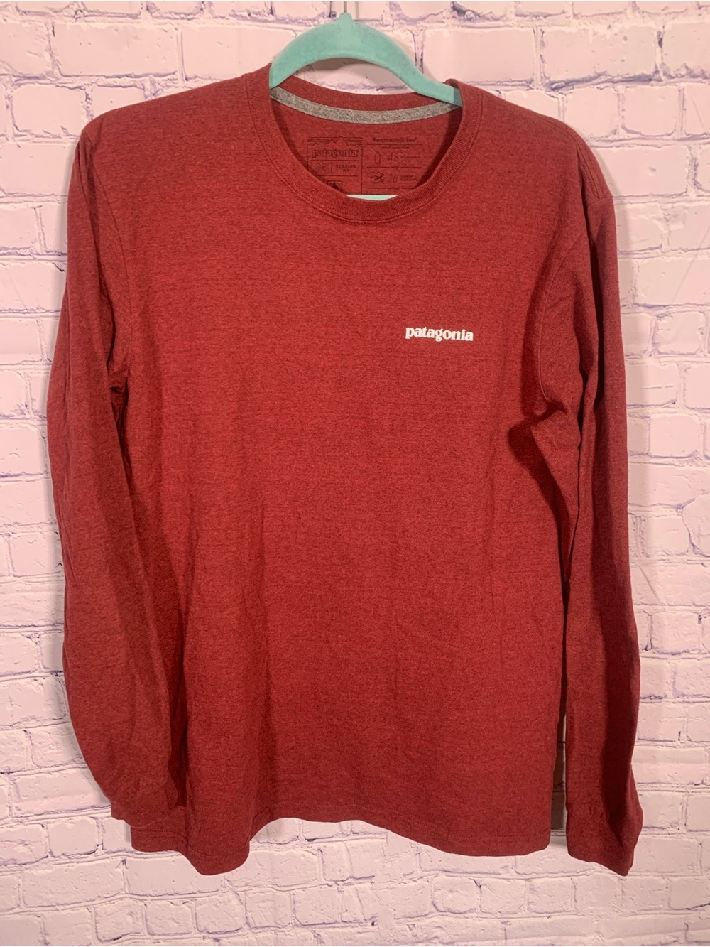 Patagonia Mens Responsibili-Tee Long Sleeve Crewneck Red M Casual Logo Graphic